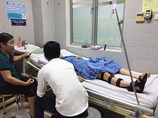 Cô gái trẻ hãi hùng nhớ lại hơn 40 phút mắc kẹt trong thang máy