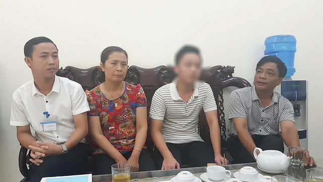 Lãnh đạo xã xin lỗi tân sinh viên bị phê “chưa chấp hành” trong lý lịch